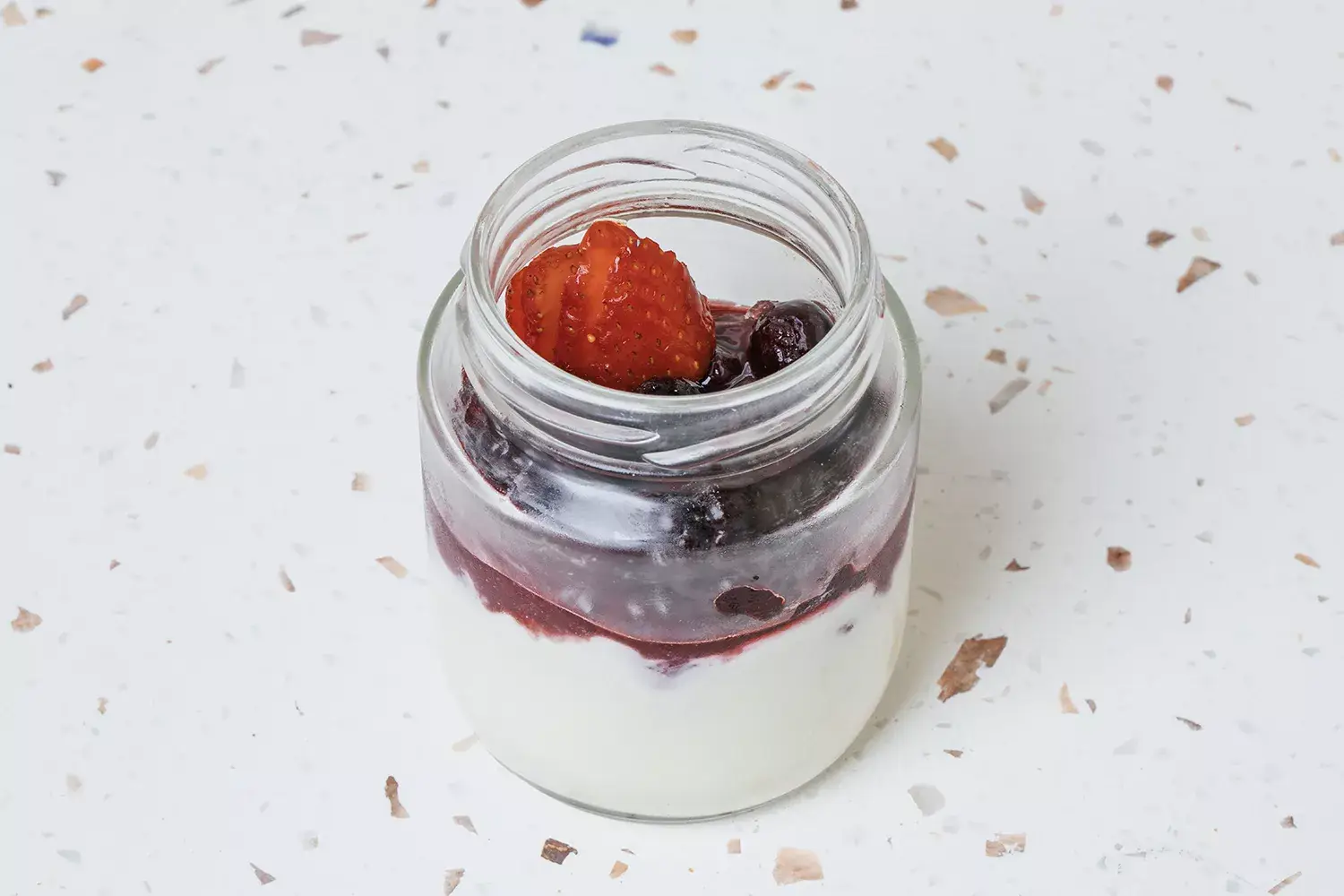 Panna Cotta com calda de frutas em pote - Just Real Moms