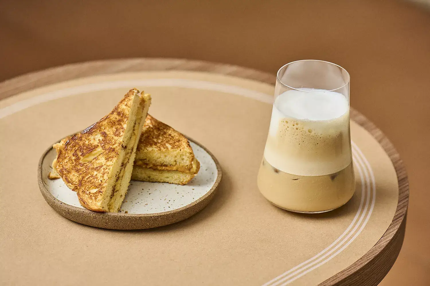 Queijo quente de pão brioche com Café Freddo - Just Real Moms