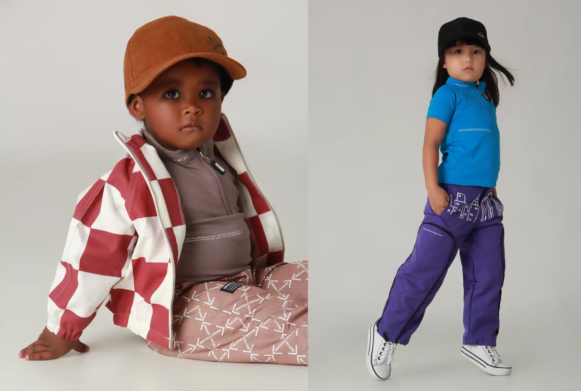 Menino bebê sentado no chão com casado xadrez e menina com conjunto azul - Just Real Moms