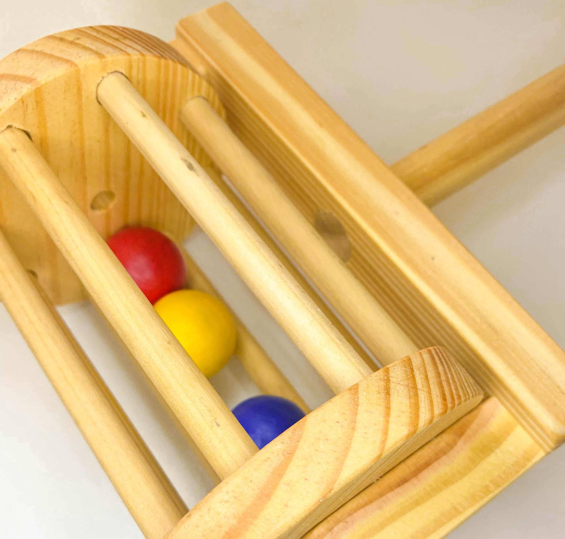 Chacoalho Andador Assinatura de Brinquedos Educacionais Just Real Moms