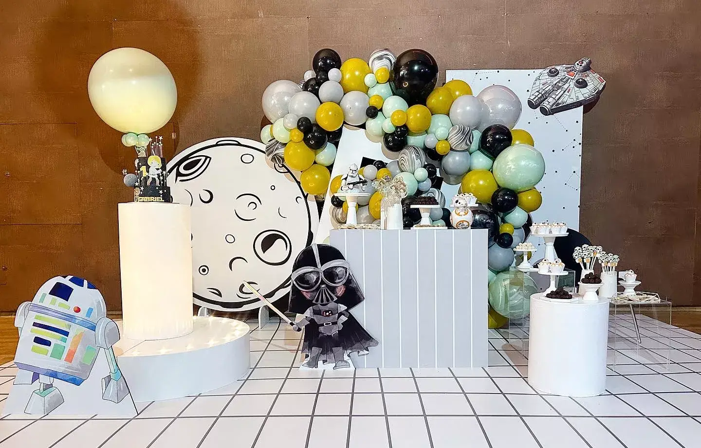 Cenografia e decoração de festa infantil com tema Star Wars