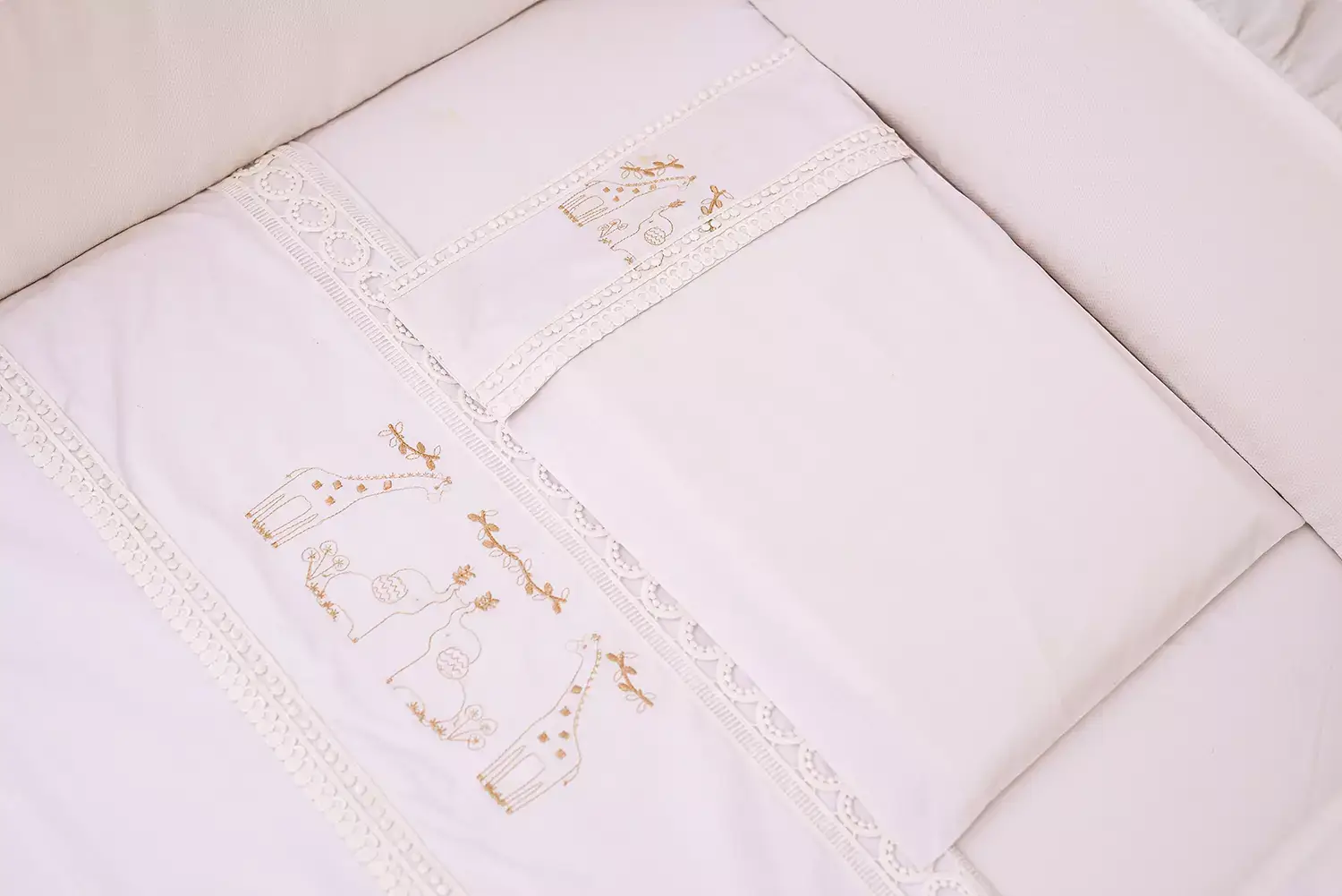 Bordados de animais de roupa de cama do bebê - Just Real Moms