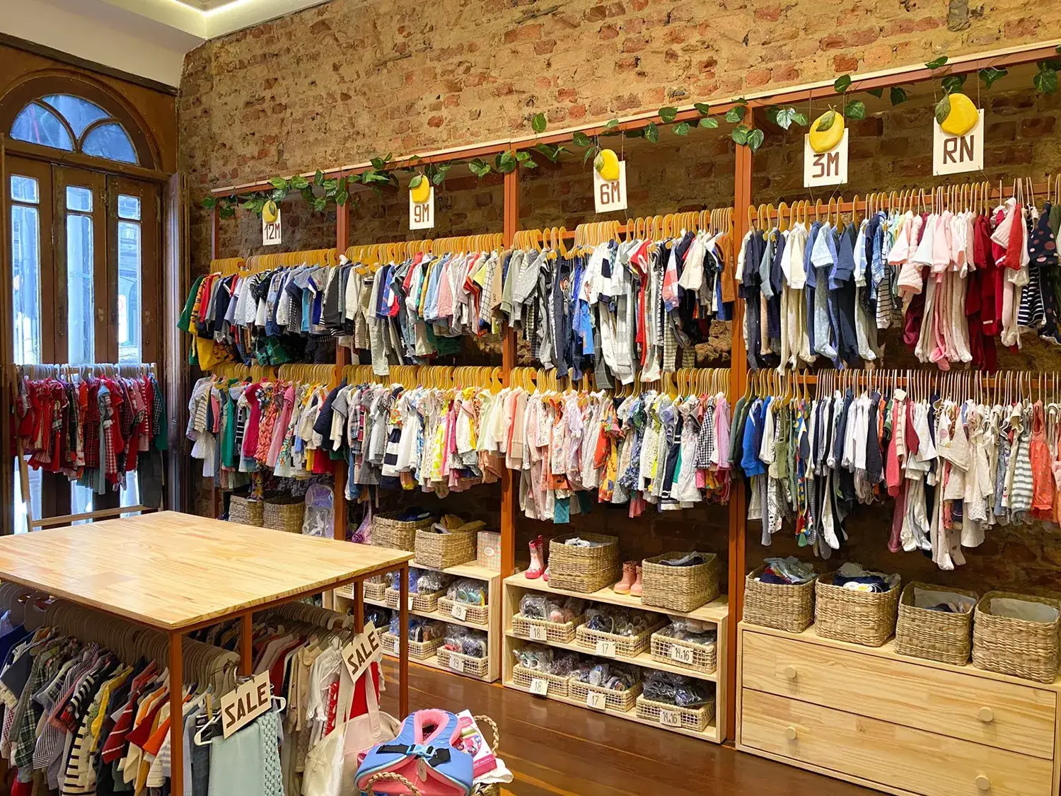 Roupas, produtos e acessórios na loja Limonada Curadoria para recém-nascido, 3 meses, 6 meses, 9 meses e 12 meses