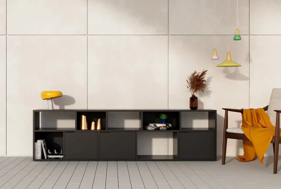 Rach marrom escuro em sala de estar - Just Real Moms